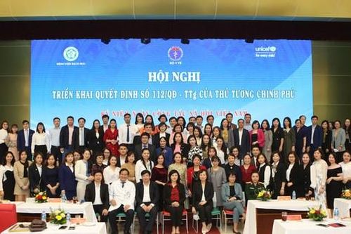 Nhân viên công tác xã hội y tế: 'Chở niềm tin' để 'gieo hy vọng' cho người bệnh