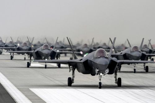 Phi đội 28 tiêm kích F-35A Hàn Quốc thực hiện màn 'voi đi bộ'