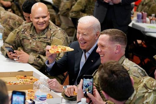 Ông Biden gặp binh sĩ Sư đoàn Dù 82 gần biên giới Ba Lan - Ukraine