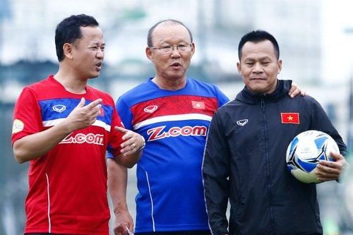 Trợ lý ngôn ngữ tuyển Việt Nam cách ly ở Nhật Bản