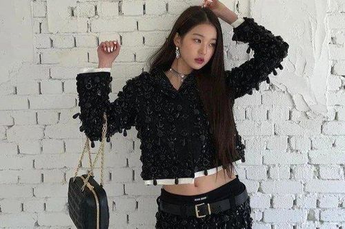 Sao Hàn diện mốt cạp trễ