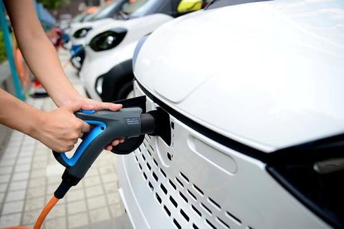 Giá cả leo thang, ngành xe điện Trung Quốc rơi vào thế khó