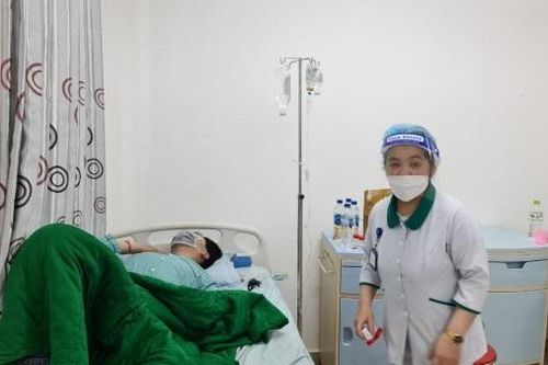 Đề nghị xử phạt 2 hộ kinh doanh bánh mỳ gây ngộ độc