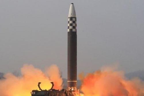 Phản ứng 'chia phe' trước vụ thử tên lửa Hwasong-17 của Triều Tiên