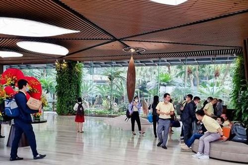 Người Hà Nội đổ xô đi du lịch cuối tuần, các khu nghỉ gần kín khách