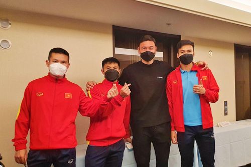 Thủ môn Đặng Văn Lâm hội quân cùng tuyển Việt Nam tại Nhật Bản