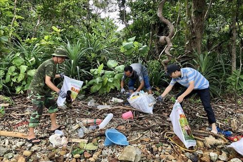Chung tay bảo vệ nguồn lợi thủy sản và môi trường biển đảo