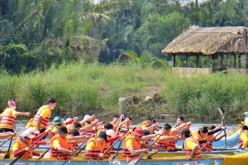 500 vận động viên tham gia giải đua thuyền truyền thống Tp.HCM