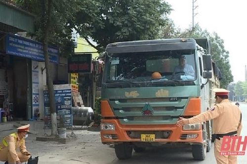 Công an thị xã Bỉm Sơn xử lý nghiêm vi phạm về tải trọng