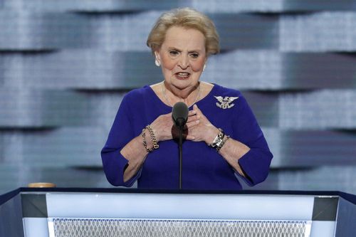 Giai thoại về những chiếc ghim cài áo của cựu Ngoại trưởng Mỹ Madeleine Albright