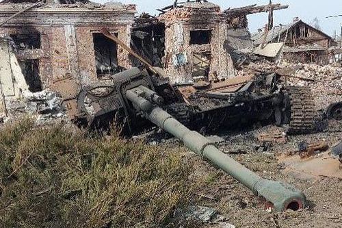 Pháo tự hành 2S19 Msta-S bị tên lửa chống tăng thổi tung tại Ukraine