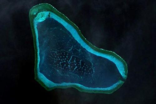 Philippines tố Trung Quốc quấy rối tàu cảnh sát biển