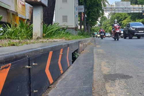 Những chiếc đinh vít 'bẫy' người đi đường tại TP Hồ Chí Minh