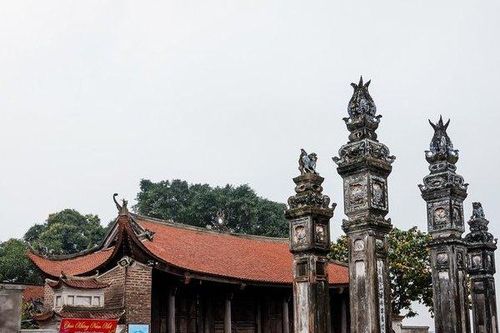 Hà Nội: Người dân xót xa chặt bỏ cây đa lớn tại đình cổ 2.000 năm