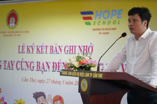 Hỗ trợ tiếp sức tới trường cho học sinh mồ côi cha mẹ do COVID-19