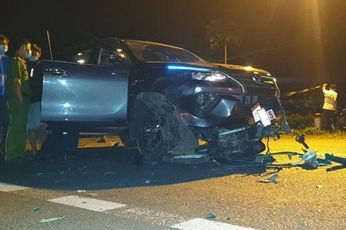 Bé trai hai tuổi tử vong dưới gầm xe ôtô con