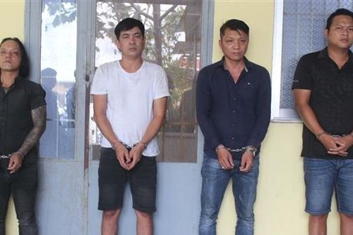 Uy hiếp chủ doanh nghiệp khai thác cát, thu tiền 'bảo kê'