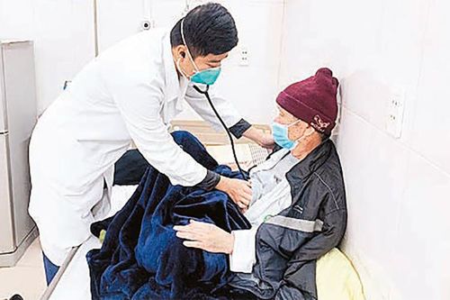 Bác sĩ dấn thân vì cộng đồng