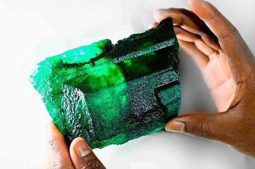 Tìm thấy khối đá hàng nghìn tỷ đồng, chủ nhân ngày đêm lo sợ