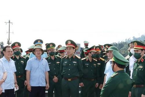 Kiểm tra tình hình an ninh trật tự dọc tuyến biên giới huyện A Lưới