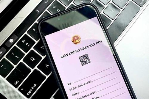 Hà Nội: Cô dâu chú rể đăng ký online có giấy chứng nhận kết hôn sau 1 giờ