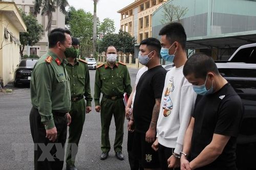 Hà Nam: Bắt nhóm đối tượng giả vờ mua rồi cướp giật điện thoại