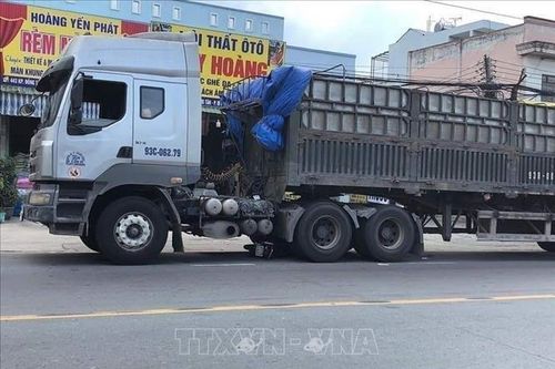 Xe đầu kéo gây tai nạn, hai vợ chồng tử vong tại chỗ