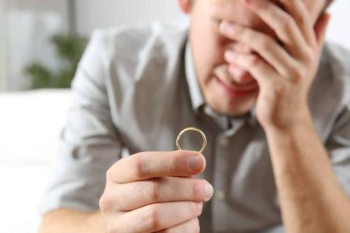 Ly hôn và từ chối nhận quyền làm cha