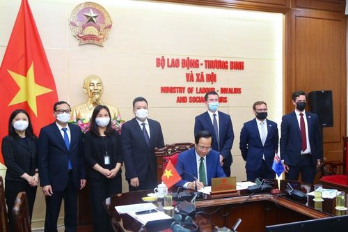 Việt Nam - Australia ký biên bản ghi nhớ hợp tác theo Chương trình thị thực nông nghiệp