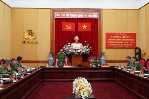 Sôi nổi các hoạt động kỷ niệm 60 năm Ngày Truyền thống lực lượng CSND