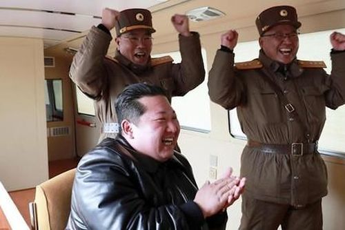 Ông Kim Jong Un: Triều Tiên tiếp tục phát triển vũ khí sau khi thử ICBM