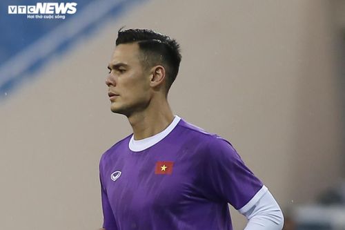 Hà Đức Chinh, Adriano Schmidt âm tính, tuyển Việt Nam có 20 cầu thủ đấu Nhật Bản