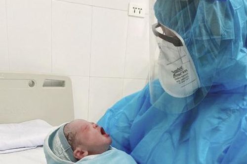 Mới: Không nhất thiết phải test COVID-19 thường xuyên cho mọi trẻ sơ sinh