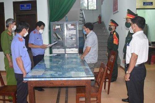 Chủ quán karaoke dùng 100 triệu đồng để 'xin tha'