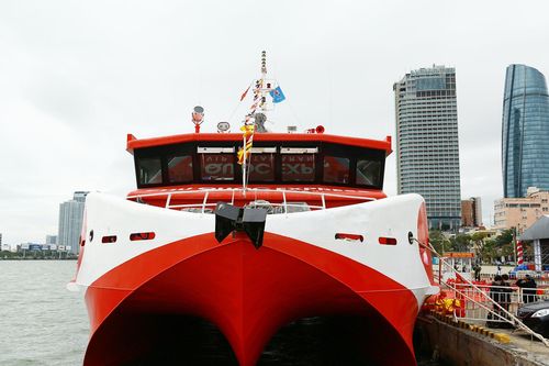 Tàu cao tốc chở 600 khách từ Đà Nẵng đi đảo Lý Sơn