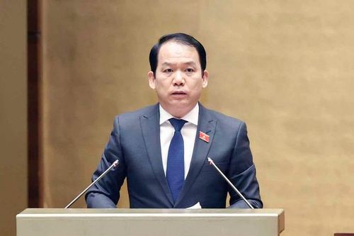 Không được ngăn chặn, cản trở việc phổ biến, sử dụng Quốc kỳ, Quốc huy, Quốc ca
