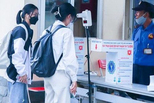 Sinh viên F0 đối mặt khó khăn: Thầy cô, bạn bè luôn chia sẻ