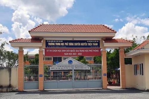 Thầy giáo bị tố xâm hại học sinh xin tạm ngưng đứng lớp