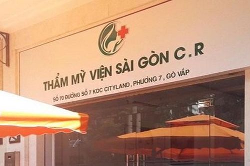 Chủ thẩm mỹ viện 'ra tay' nâng mũi, cắt môi thay bác sĩ?