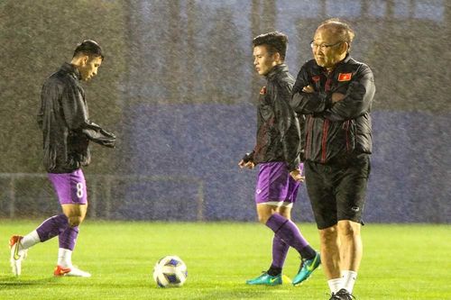 Việt Nam đấu Nhật Bản: Bất ngờ từ sự lấn cấn của thầy Park