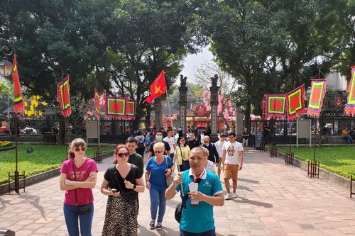 Khách tour buộc phải 'tip': Quy định chưa có tiền lệ của du lịch Việt