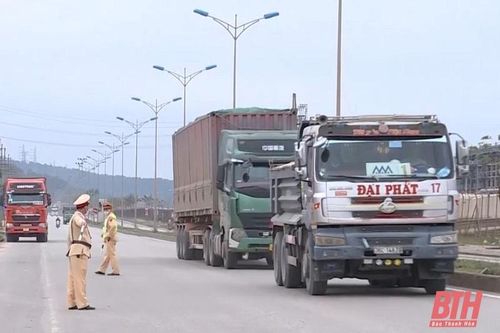 Công an thị xã Nghi Sơn tăng cường kiểm tra, xử lý xe quá tải trọng