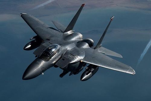 'Đại bàng bất bại' F-15E Mỹ hộ tống chuyến hàng chở vũ khí cho Ukraine?