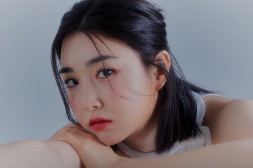 Rắc rối của nhóm nhạc nữ có fan chủ yếu là nam giới