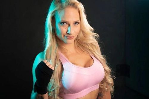 Cựu Ring Girl trở thành nhà vô địch quyền anh thế giới