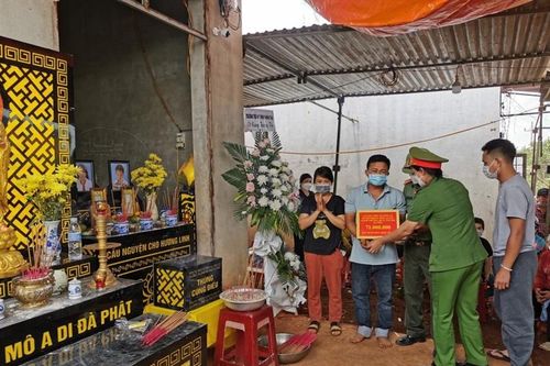 Chia sẻ tấm lòng, tình cảm đến gia đình có 3 cháu nhỏ bị đuối nước thương tâm