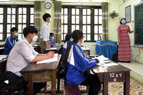 Ôn tập song hành với hướng nghiệp cho học sinh lớp 12
