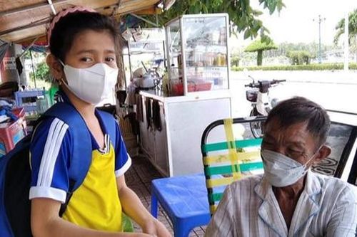 Đi bán vé số, nữ sinh nhặt được 10 triệu đồng liền tìm người trả lại