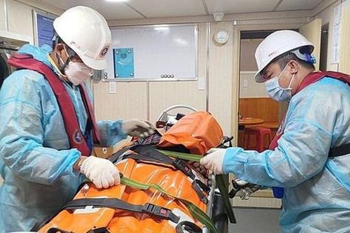 Cứu thủy thủ nước ngoài bị nhồi máu cơ tim, nguy kịch trên biển