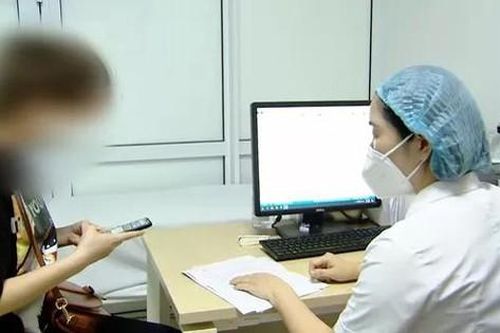 Nhiều người hết F0 lại phải đến Bệnh viện Da liễu Trung ương điều trị